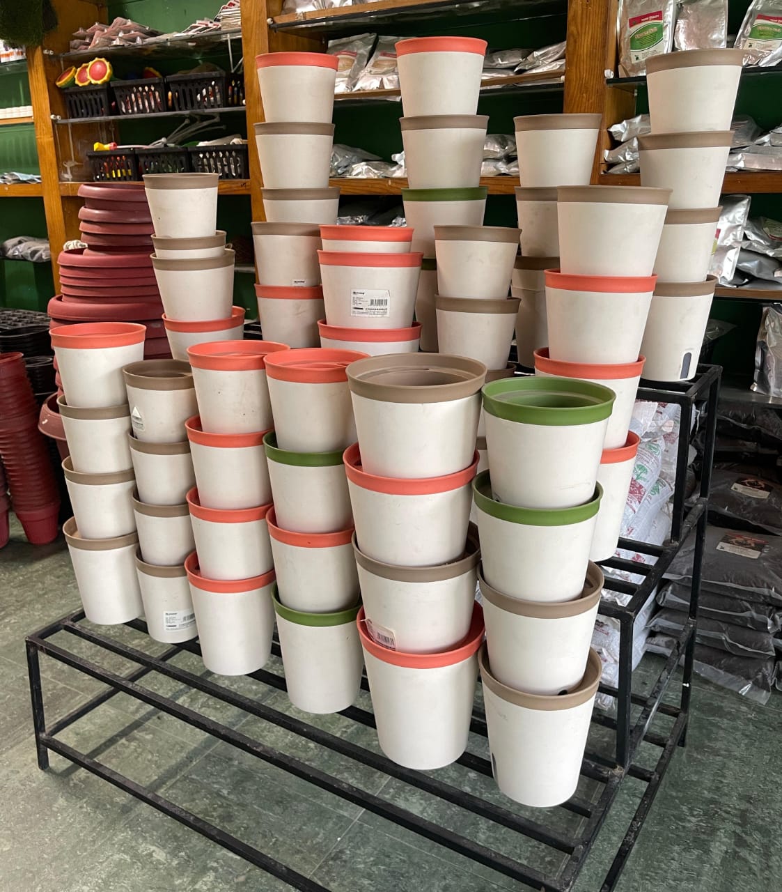 self watering pot 8"